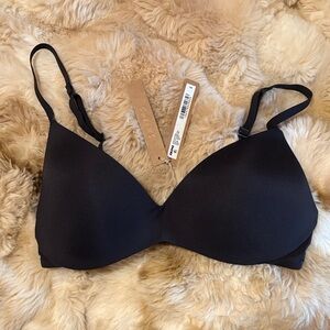 NWT SKIMS Wireless Push Up Plunge Bra